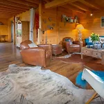Isatys - Ovo Network Chalet *